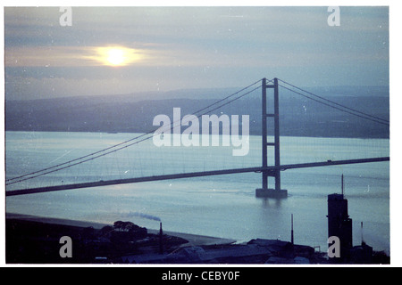 Vue aérienne oblique de l'estuaire dans l'East Yorkshire, à l'est du sud, prises d'une hauteur d'environ 1500ft montrant le Humber Bridge Banque D'Images