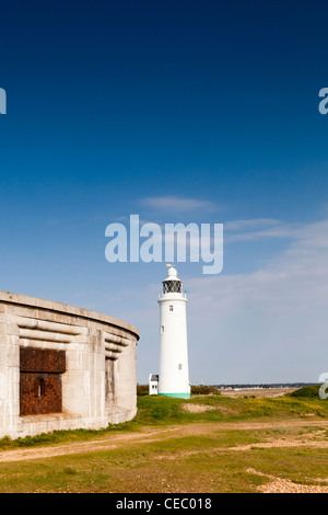 Le phare de Hurst Point, sur le Solent, Hampshire, Angleterre. Banque D'Images