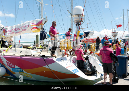 Bateaux prenant part à la Clipper Round the World race amarré à Tauranga Harbour à la fin d'étape 4. Banque D'Images