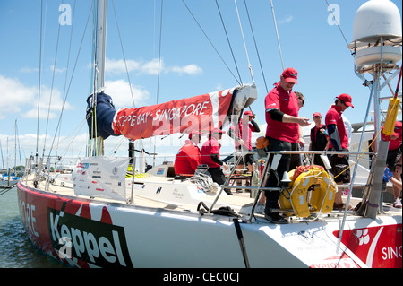 Bateaux prenant part à la Clipper Round the World race amarré à Tauranga Harbour à la fin d'étape 4. Banque D'Images