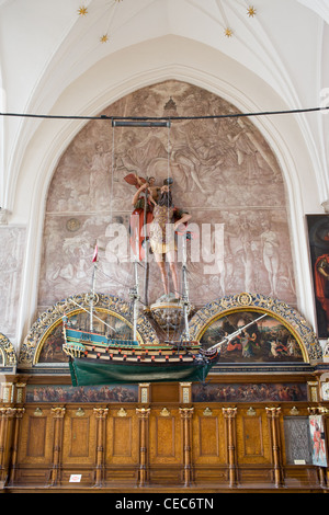 Intérieur richement décoré de la Cour d'Artus (Polonais : Dwor Artusa) à Gdansk, Pologne Banque D'Images