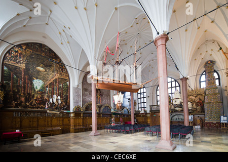 Intérieur richement décoré de la Cour d'Artus (Polonais : Dwor Artusa) à Gdansk, Pologne Banque D'Images