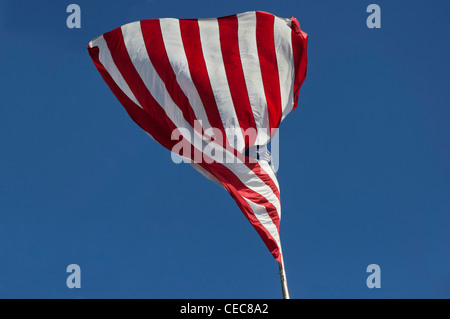 Immense drapeau américain sur un vol breezy day. Banque D'Images