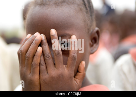 Au cours d'enfants priant matin Banque D'Images