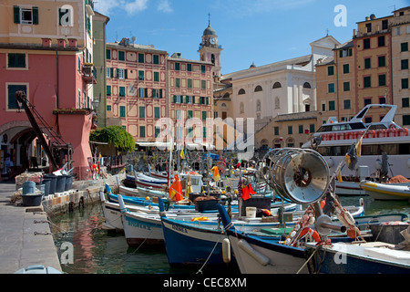 Port de pêche de Camogli, village de pêcheurs à province Genova, Liguria, Italie, Levante, mer Méditerranée, Europe Banque D'Images