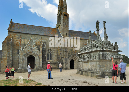 La chapelle Notre-Dame-de-Tronoën et calvaire à Saint-Jean-Trolimon, Finistère, Bretagne, France Banque D'Images