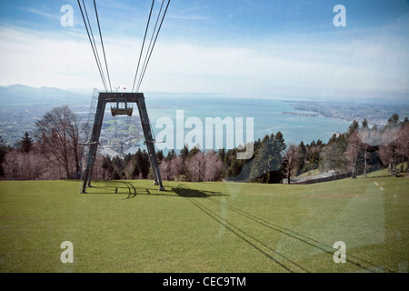 Vue depuis l'Pfaender près de Bregenz en Autriche sur le lac de Constance au début du printemps Banque D'Images