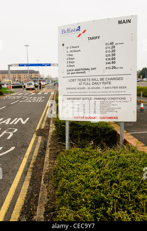 Les frais de parking à l'aéroport international de Belfast Banque D'Images