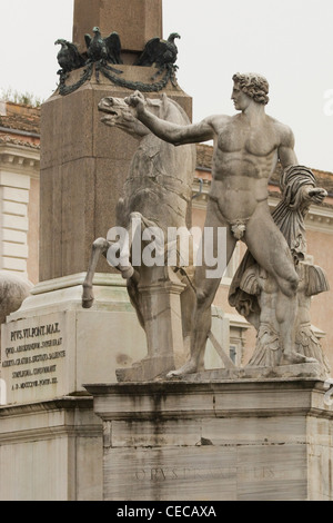 Un énorme monument en marbre blanc hommage à le premier roi d'une Italie Victor Emmanuel II Rome Italie Banque D'Images