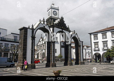 L'île San Miguel Açores Portugal Ponta Delgada Portas da Cidade portes de ville Banque D'Images