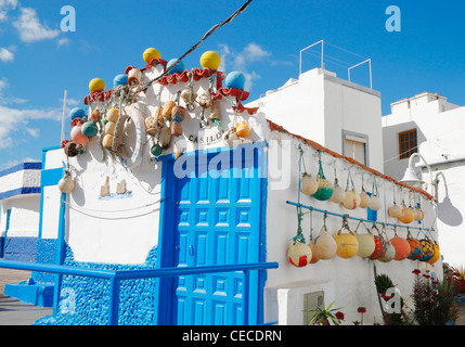 Maison colorée près de la mer au village d'Agaete sur Gran Canaria, Îles Canaries, Espagne Banque D'Images