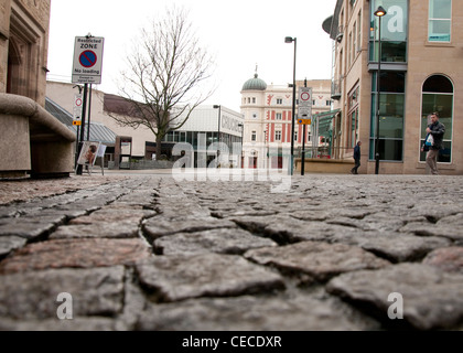 Vue à partir de la rangée de pierres galets Norfolk vers le creuset dans le centre-ville de Sheffield, South Yorkshire, UK Banque D'Images