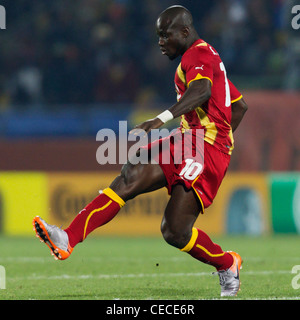 Stephen Appiah du Ghana en action lors d'un tour du monde de la FIFA 2010 du 16 match contre les États-Unis. Banque D'Images