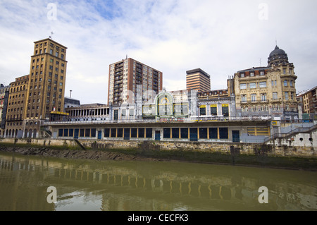 La gare de FEVE construit en 1902 un bâtiment représentatif de la Belle Epoque à Bilbao Pays Basque Espagne Banque D'Images