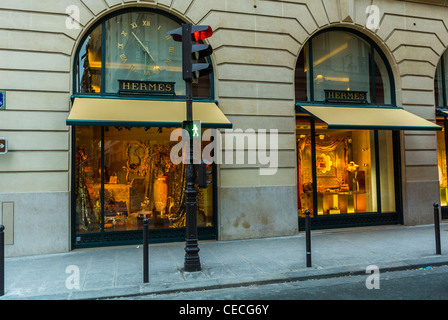 Paris, France, Boutique de luxe sur la rue commerçante, rue du Faubourg Saint Honoré, vitrines Boutique Hermés Banque D'Images