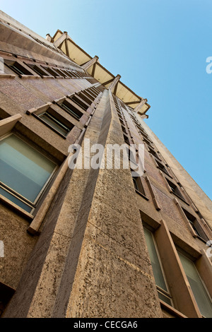 La tour Velasca, Torre Velasca, designied par BBPR partenariat architectural en 1950, Milan, Lombardie, Italie Banque D'Images