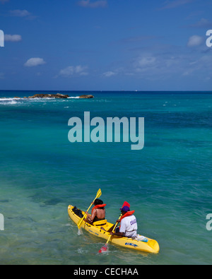 Les kayakistes à Simpson Bay à St Martin Banque D'Images