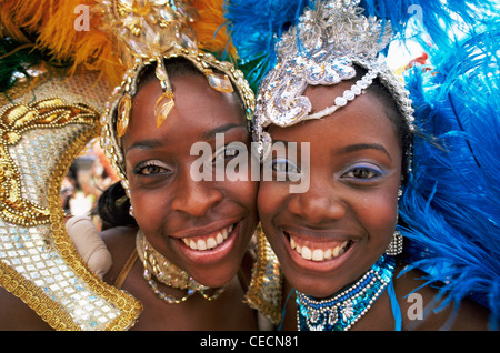 L'Angleterre, Londres, 'Carnaval del Pueblo' Festival, Portrait de in Costume Samba brésilienne Banque D'Images