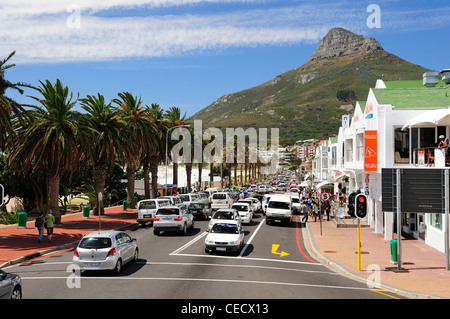 Dans Victoria Road Camps Bay sur la péninsule du Cap, Afrique du Sud Banque D'Images