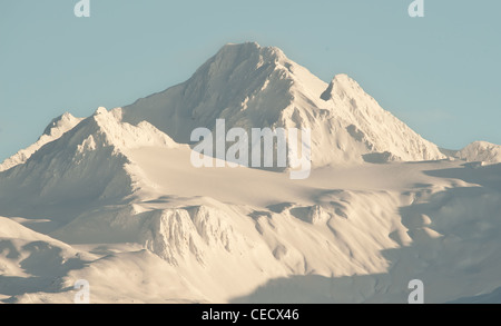 Montagnes de neige en Alaska. Banque D'Images