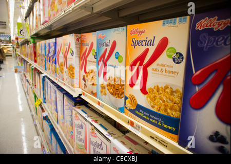 Kellogg's céréales pour petit-déjeuner dans un supermarché de New York vendredi, 3 février 2012. (© Richard B. Levine) Banque D'Images