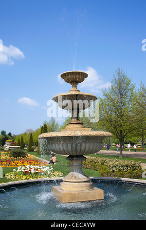 L'Angleterre, Londres, Regents Park, jardins de fleurs, Avenue Banque D'Images