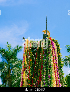 La grande statue du roi Kamehameha ornés de leis pour Honolulu Hawaii Kamehameha célébrations Journée Banque D'Images