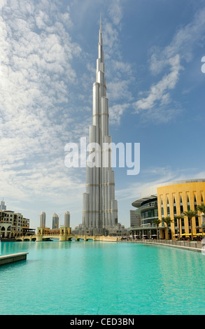 Burj Khalifa et l'extérieur de la zone de Dubaï Mall, Dubai Business Bay, le centre-ville de Dubai, Dubaï, Émirats arabes unis, Moyen Orient Banque D'Images