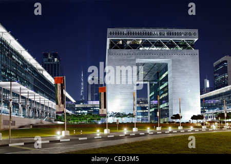 Photo de nuit, DIFC Dubai International Financial Centre, Sheikh Zayed Road, du quartier financier, Al Satwa, DUBAÏ, ÉMIRATS ARABES UNIS Banque D'Images