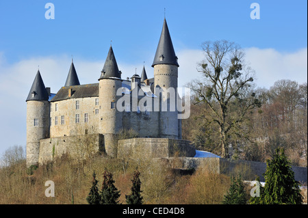 Le château de Vêves / château de Vêves dans la neige en hiver, celles, Ardennes Belges, Belgique Banque D'Images