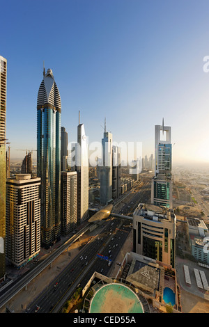 Vue sur le centre-ville de Dubaï, à gauche ROSE RAYHAAN by Rotana, tours, gratte-ciel, d'hôtels, l'architecture moderne, Sheikh Zayed Road Banque D'Images