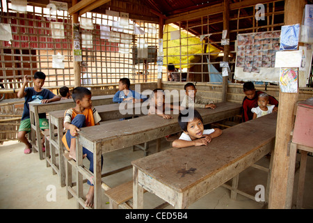 Les enfants de l'école cambodgienne Banque D'Images