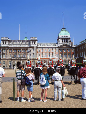 Changement De La Cérémonie De La Garde, Défilé Des Gardes Du Cheval, Whitehall, Cité De Westminster, Grand Londres, Angleterre, Royaume-Uni Banque D'Images