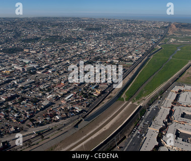 Photographie aérienne américaine mexicaine frontière à Tijuana, au Mexique Banque D'Images