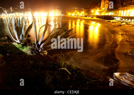 Mer, côte en Ligurie, Levanto en Italie sur le soir Banque D'Images