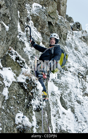 Hiver Randonnées sur les échelles noir le Snowdonia Banque D'Images