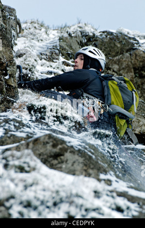 Hiver Randonnées sur les échelles noir le Snowdonia Banque D'Images