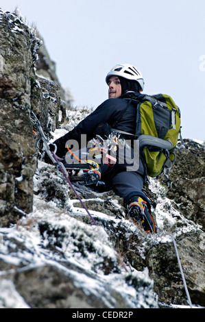 Hiver Randonnées sur les échelles noir le Snowdonia Banque D'Images