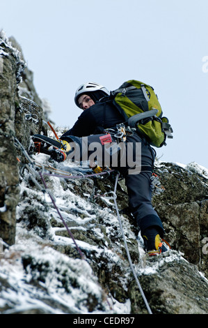 Hiver Randonnées sur les échelles noir le Snowdonia Banque D'Images