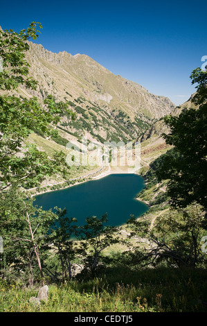 L'Italie, Piémont, Province de Cuneo, Parco Naturale dell'Argentera, Valle Gesso, Lago della Rovina, vue sur le lac dans la vallée de montagne Banque D'Images