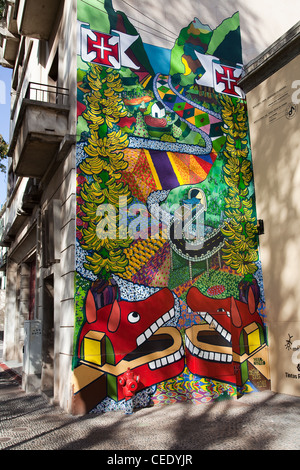 La vieille ville de Funchal a peint des portes sur Rua de Santa MariaZona Historica do Funchal Portas com Arte Doors avec l'art à Funchal, Madère, Portugal. Banque D'Images