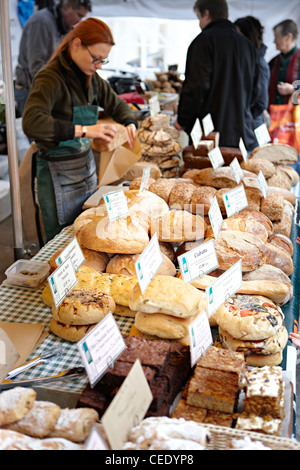 Richmond farmers market stall pain Banque D'Images