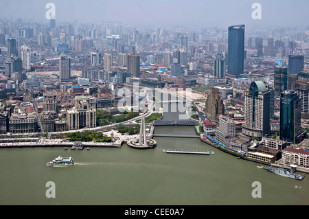 Vue de l'Oriental Pearl Tower sur le Huangpu River et la rivière Suzhou - Shanghai (Chine) Banque D'Images