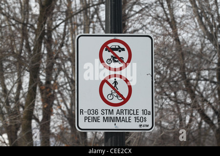 Signalisation routière pour aucun trafic pas de gens admis Banque D'Images