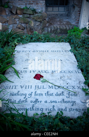 Tombe de Percy Bysshe Shelley dans le cimetière Non-Catholic, Rome, Latium, Italie Banque D'Images