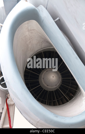 Admission d'air pour un moteur à réaction sur un United States Air Force avion militaire. Banque D'Images