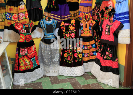 Des vêtements traditionnels, le marché, la Ville d'Oaxaca, Oaxaca, Mexique, Amérique Latine Banque D'Images