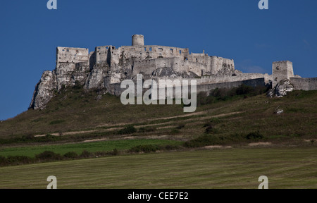 (Kirchdrauf Spiské Podhradie, Kirchdorf), Spissky Hrad (Zipser Burg) Banque D'Images