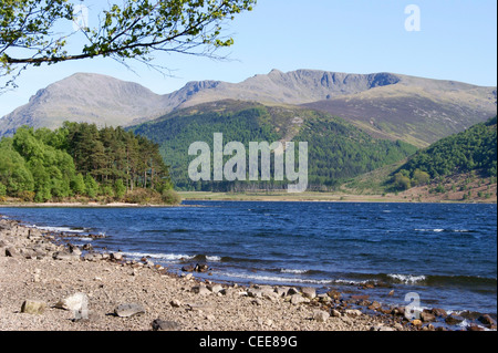 De l'eau magnifique et calme, Ennerdale avec vue exceptionnelle et intacte, avec ses collines tout autour Banque D'Images