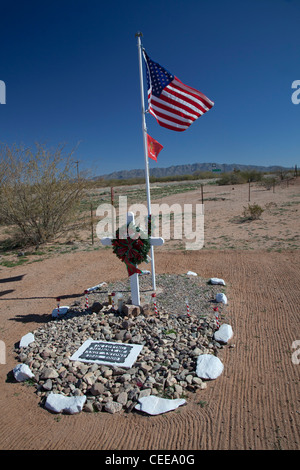 Un lieu de culte sur le côté d'une route sur la nation Tohono O'odham Indian Reservation. Banque D'Images